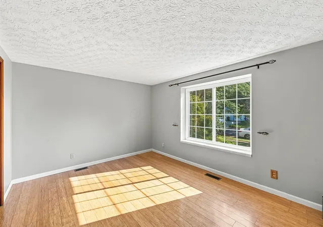Photo 4 of Single family home for sale at 8749 Scarsdale Blvd, Powell, OH 43065 | MLS# 226034903 | Listing updated on 2026-10-25