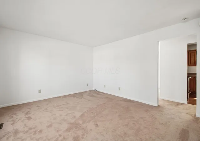 Photo 3 of Single family home for sale at 3033 Benchmark Dr, Columbus, OH 43219 | MLS# 226035291 | Listing updated on 2026-10-04