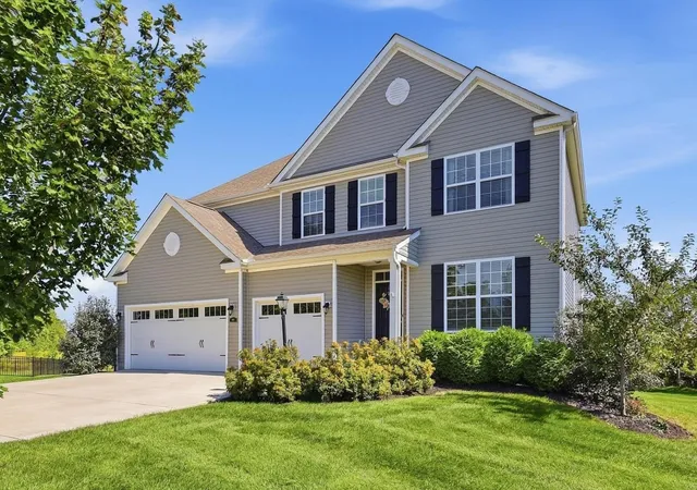 Photo 2 of Single family home for sale at 825 Lorenzo Dr, Marysville, OH 43040 | MLS# 226035489 | Listing updated on 2026-09-25