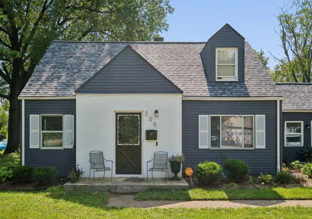 Photo 2 of Single family home for sale at 205 S Ashburton Rd, Columbus, OH 43213 | MLS# 226034924 | Listing updated on 2026-10-05