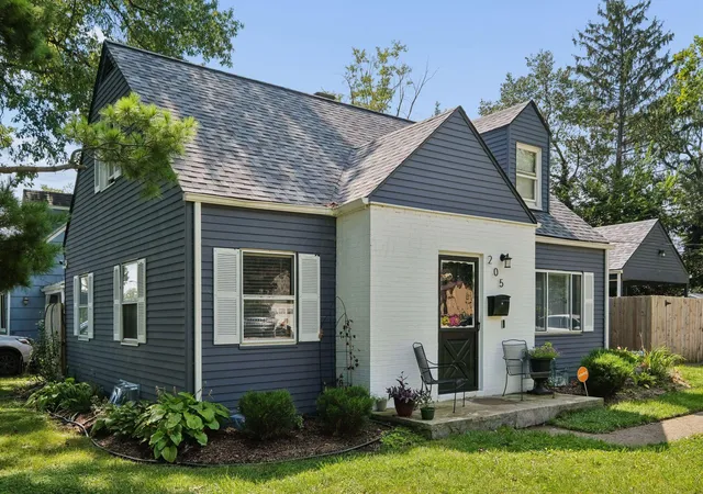 Photo 3 of Single family home for sale at 205 S Ashburton Rd, Columbus, OH 43213 | MLS# 226034924 | Listing updated on 2026-10-05