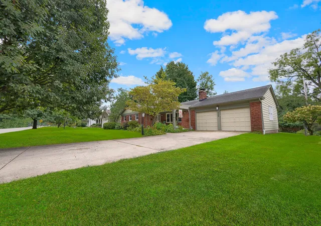 Photo 2 of Single family home for sale at 435 Schreyer Pl E, Columbus, OH 43214 | MLS# 226035542 | Listing updated on 2026-09-21