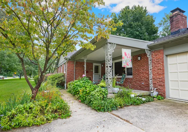 Photo 3 of Single family home for sale at 435 Schreyer Pl E, Columbus, OH 43214 | MLS# 226035542 | Listing updated on 2026-09-21