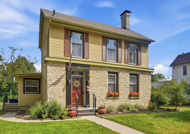 Photo 2 of Single family home for sale at 410 N Franklin St, Delaware, OH 43015 | MLS# 226034992 | Listing updated on 2026-09-29