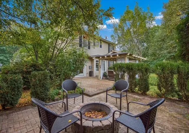 Photo 2 of Single family home for sale at 3824 Aqueduct Ct, Columbus, OH 43221 | MLS# 226035040 | Listing updated on 2026-10-04