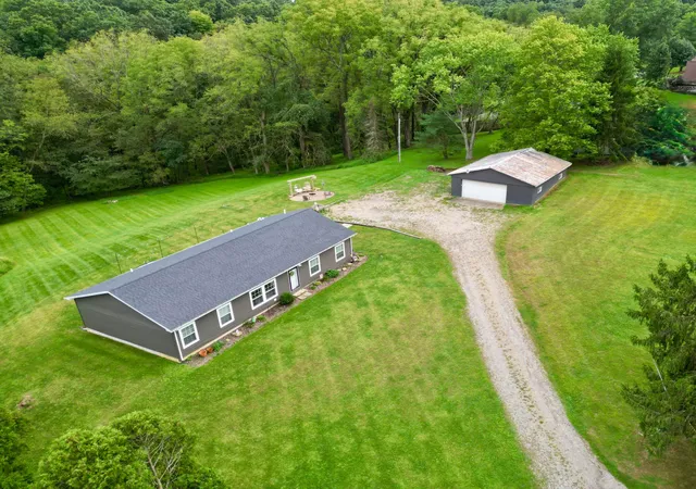 Photo 2 of Single family home for sale at 1300 Lectric Ln, Zanesville, OH 43701 | MLS# 226035218 | Listing updated on 2026-09-18