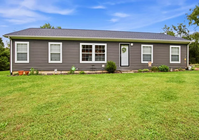Photo 3 of Single family home for sale at 1300 Lectric Ln, Zanesville, OH 43701 | MLS# 226035218 | Listing updated on 2026-09-18