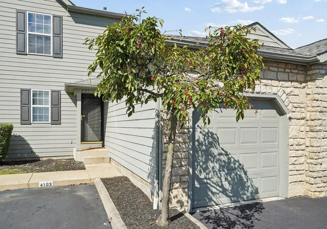 Listing Photo 2 - Condo for sale in building located at 4103 Blendon Pt Dr, Columbus, OH 43230