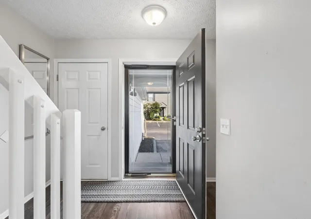 Listing Photo 4 - Condo for sale in building located at 4103 Blendon Pt Dr, Columbus, OH 43230