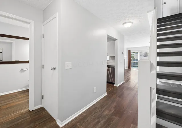Listing Photo 5 - Condo for sale in building located at 4103 Blendon Pt Dr, Columbus, OH 43230