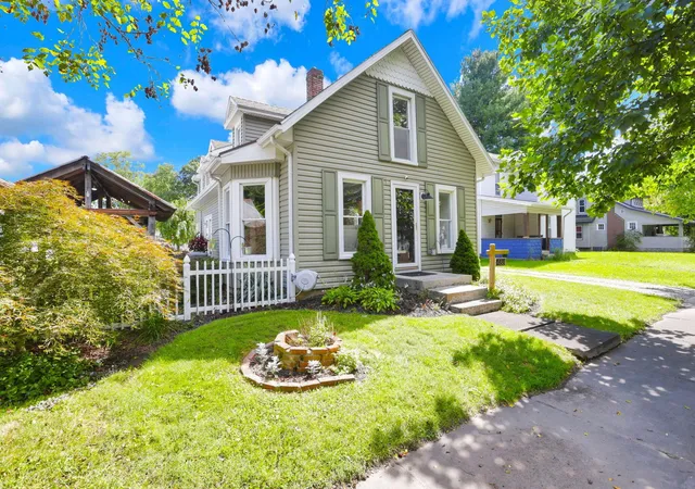 Photo 3 of Single family home for sale at 488 S Main St, Pataskala, OH 43062 | MLS# 226035126 | Listing updated on 2026-10-09