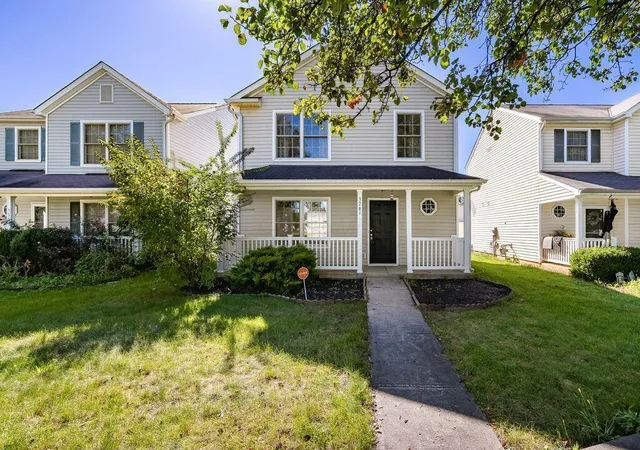 Listing Photo 1 - Condo for sale in building located at 3761 Bill Of Rights Sq, Columbus, OH 43207