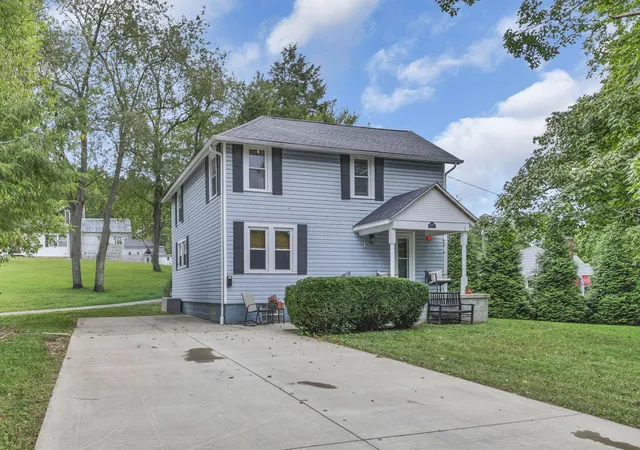 Photo 2 of Single family home for sale at 1161 Frederick St, Lancaster, OH 43130 | MLS# 226034984 | Listing updated on 2026-10-04