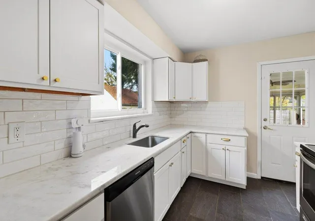 Photo 4 of Single family home for sale at 936 Lilley Ave, Columbus, OH 43206 | MLS# 226035501 | Listing updated on 2026-10-08