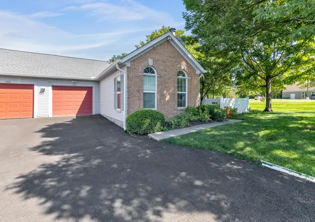 Listing Photo 4 - Condo for sale in building located at 4990 Deer Forest Pl, Westerville, OH 43081