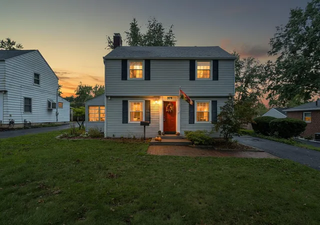 Photo 1 of Single family home for sale at 319 Canyon Dr S, Columbus, OH 43214 | MLS# 226036158 | Listing updated on 2026-10-05