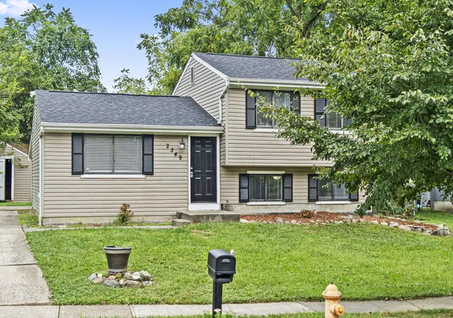 Photo 2 of Single family home for sale at 2349 Warfield Dr, Grove City, OH 43123 | MLS# 226035341 | Listing updated on 2026-09-16