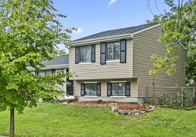 Photo 3 of Single family home for sale at 2349 Warfield Dr, Grove City, OH 43123 | MLS# 226035341 | Listing updated on 2026-09-16