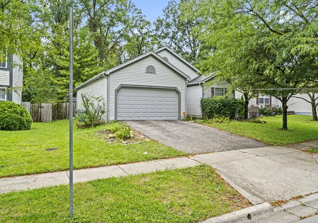 Photo 3 of Single family home for sale at 2633 Wallcrest Blvd, Columbus, OH 43231 | MLS# 226035337 | Listing updated on 2026-10-08
