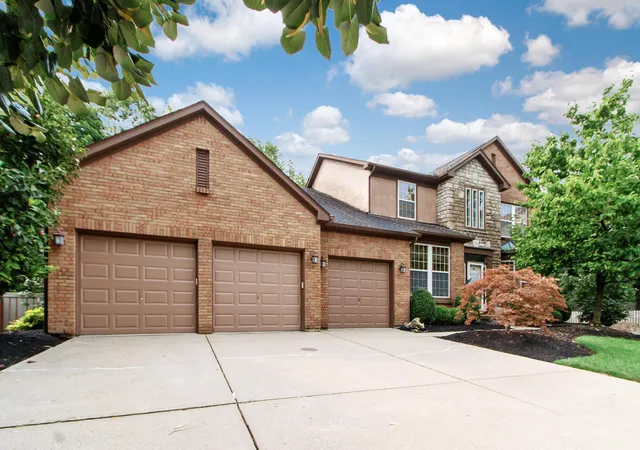 Photo 3 of Single family home for sale at 354 Amesbury Ct, Westerville, OH 43082 | MLS# 226035449 | Listing updated on 2026-09-18