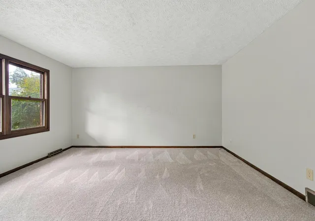 Photo 3 of Multi family home for sale at 923 925 Bluffway Dr, Columbus, OH 43235 | MLS# 226035064 | Listing updated on 2026-10-09
