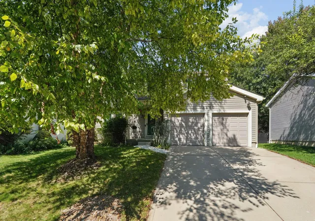 Photo 2 of Single family home for sale at 3200 Delburn Ave, Dublin, OH 43017 | MLS# 226035852 | Listing updated on 2026-09-20