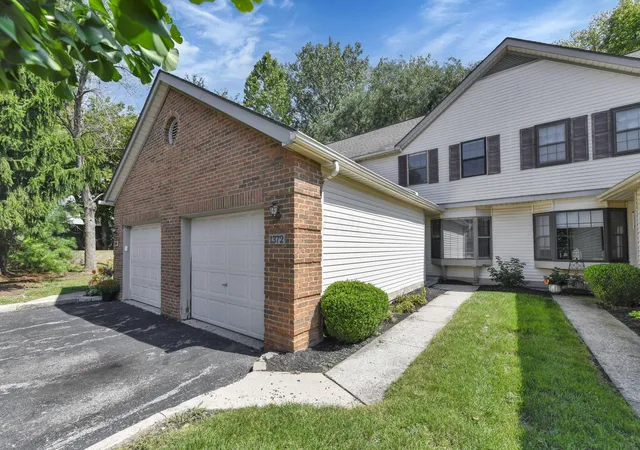Listing Photo 4 - Condo for sale in building located at 1372 Eastwick Wy, Pickerington, OH 43147
