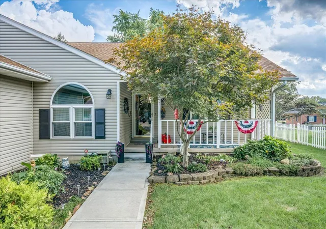 Photo 3 of Single family home for sale at 377 Lawnwood Dr, Circleville, OH 43113 | MLS# 226035139 | Listing updated on 2026-10-06