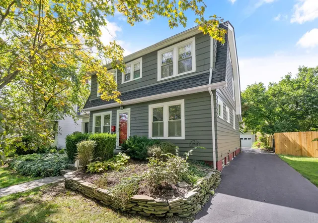 Photo 3 of Single family home for sale at 179 N Cassingham Rd, Columbus, OH 43209 | MLS# 226035063 | Listing updated on 2026-09-24