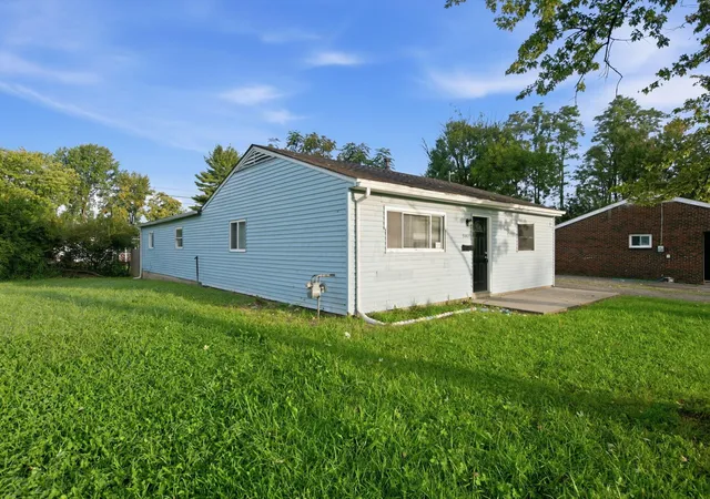 Photo 1 of Sale Pending at 3087 Huntington Dr, Columbus, OH 43207 | MLS# 226038831 | Listing updated on 2026-10-28