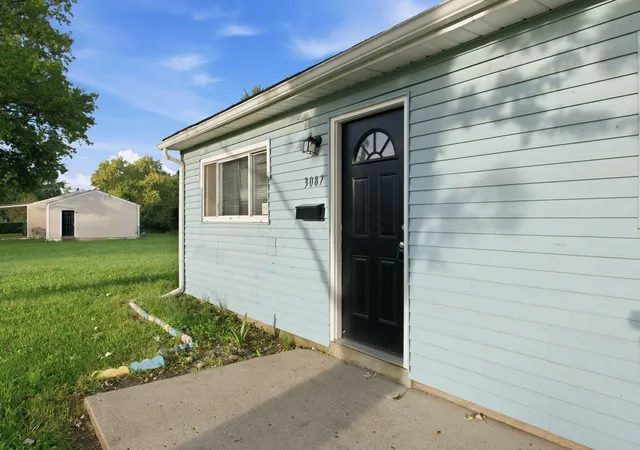 Photo 2 of Sale Pending at 3087 Huntington Dr, Columbus, OH 43207 | MLS# 226038831 | Listing updated on 2026-10-28