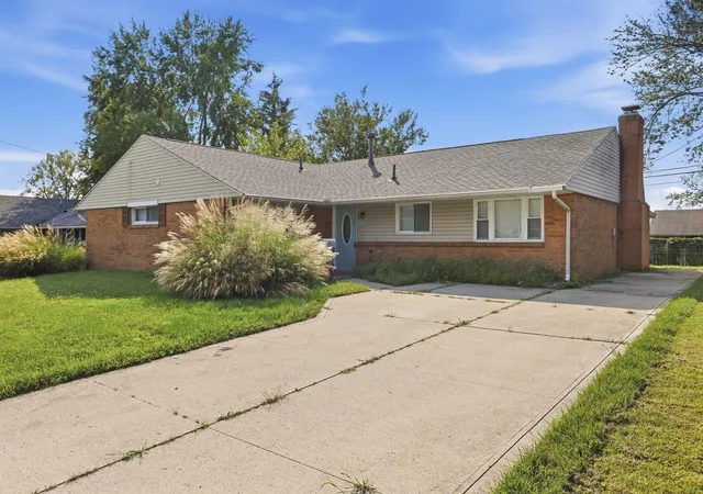 Photo 2 of Single family home for sale at 1739 Pickering Dr, Reynoldsburg, OH 43068 | MLS# 226036210 | Listing updated on 2026-09-23