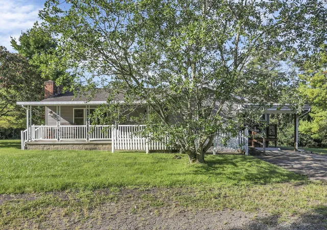 Photo 3 of Single family home for sale at 6409 Winchester Southern Rd, Stoutsville, OH 43154 | MLS# 226035424 | Listing updated on 2026-09-19