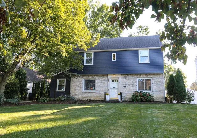 Photo 2 of Single family home for sale at 2441 Berwick Blvd, Columbus, OH 43209 | MLS# 226035238 | Listing updated on 2026-09-27