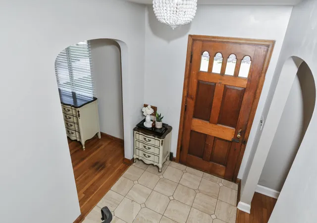 Photo 4 of Single family home for sale at 2441 Berwick Blvd, Columbus, OH 43209 | MLS# 226035238 | Listing updated on 2026-09-27