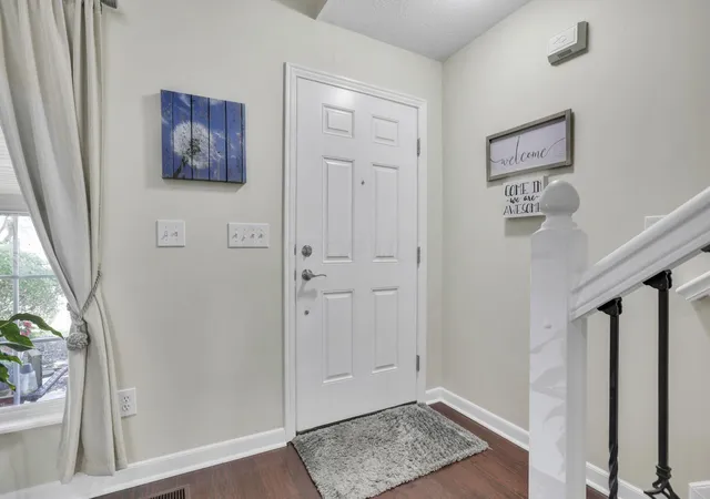 Photo 3 of Single family home for sale at 933 Sandrock Ave, Reynoldsburg, OH 43068 | MLS# 226035107 | Listing updated on 2026-10-05
