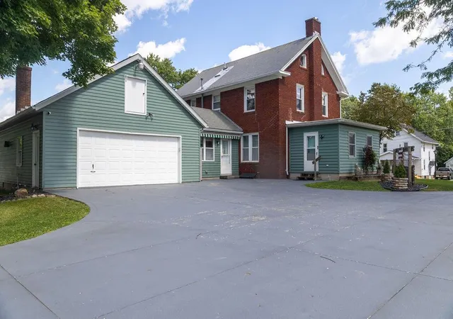 Photo 3 of Single family home for sale at 384 Sturges Ave, Mansfield, OH 44903 | MLS# 226035092 | Listing updated on 2026-10-05