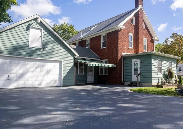 Photo 4 of Single family home for sale at 384 Sturges Ave, Mansfield, OH 44903 | MLS# 226035092 | Listing updated on 2026-10-05