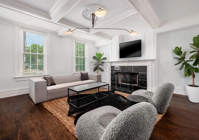 Photo 3 of Single family home for sale at 1091 S Washington Ave, Columbus, OH 43206 | MLS# 226035091 | Listing updated on 2026-09-21