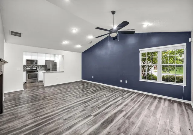 Listing Photo 4 - Condo for sale in building located at 1389 Underwood Farms Blvd, Columbus, OH 43230