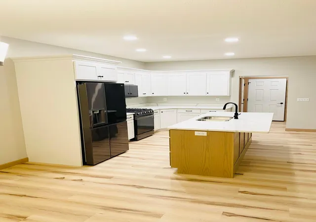 Listing Photo 4 - Condo for sale in building located at 100 Roanoke St, Mount Vernon, OH 43050
