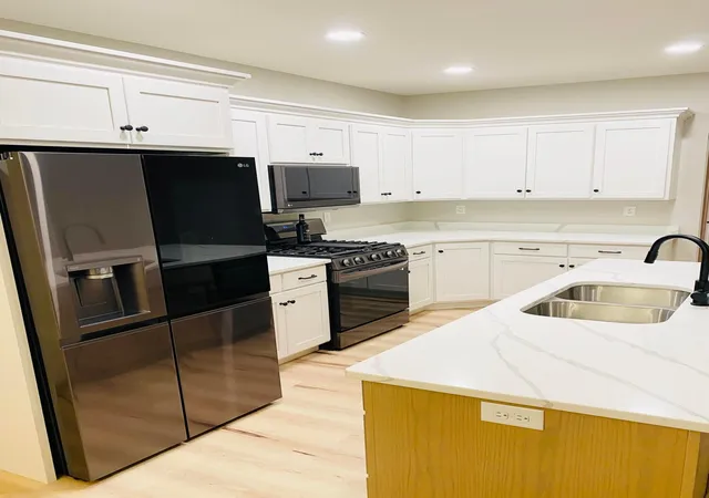 Listing Photo 5 - Condo for sale in building located at 100 Roanoke St, Mount Vernon, OH 43050