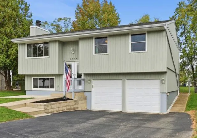 Photo 3 of Single family home for sale at 2634 Stoney Way, Grove City, OH 43123 | MLS# 226038893 | Listing updated on 2026-10-28