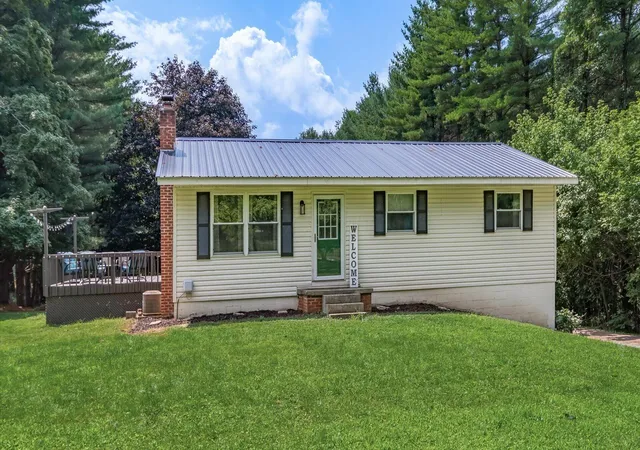 Photo 2 of Single family home for sale at 4280 Red Bud Rd, Dresden, OH 43821 | MLS# 226035097 | Listing updated on 2026-09-28