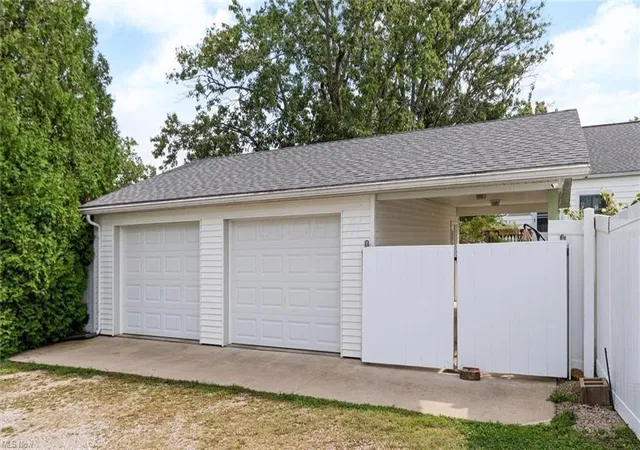 Photo 3 of Single family home for sale at 915 Wabash Ave, Zanesville, OH 43701 | MLS# 226035471 | Listing updated on 2026-09-17