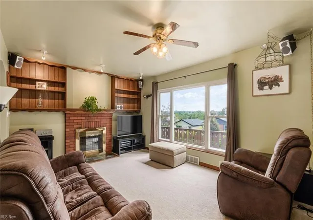 Photo 3 of Single family home for sale at 915 Wabash Ave, Zanesville, OH 43701 | MLS# 226035471 | Listing updated on 2026-10-12