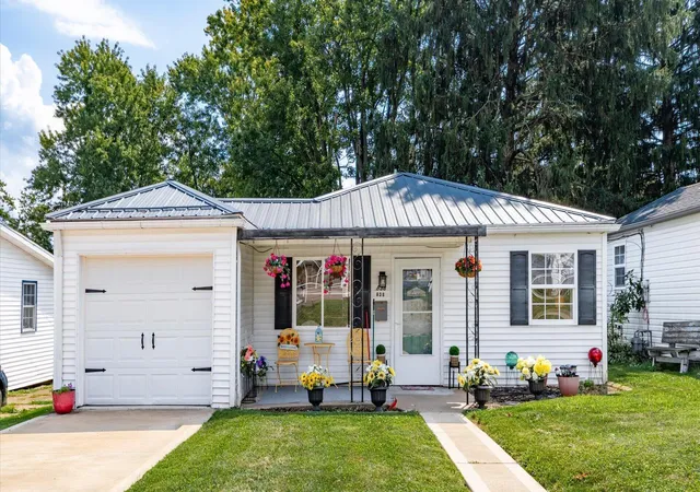 Photo 3 of Sale Pending at 838 Wabash Ave, Zanesville, OH 43701 | MLS# 226035101 | Listing updated on 2026-09-29
