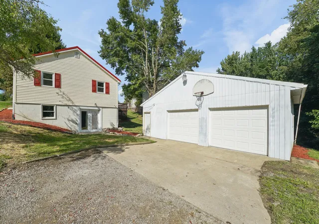 Photo 3 of Single family home for sale at 309 Park Ave, New Lexington, OH 43764 | MLS# 226035185 | Listing updated on 2026-09-22