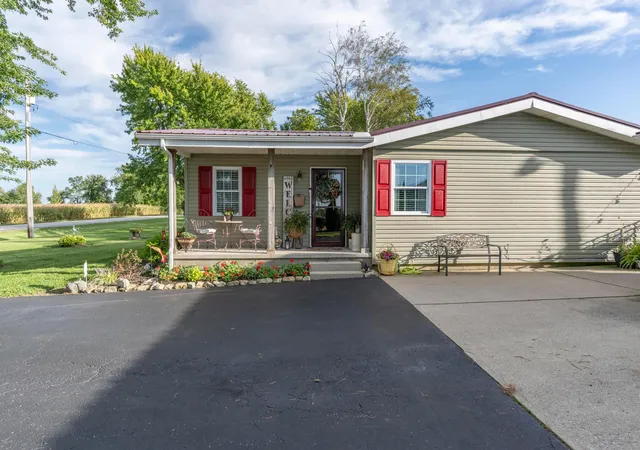 Photo 3 of Single family home for sale at 5719 Oh 72, Sabina, OH 45169 | MLS# 226035169 | Listing updated on 2026-10-05