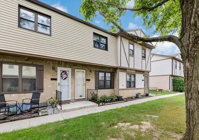 Photo 1 of Condo for sale at 3827 Queen Anne Pl, Grove City, OH 43123 | MLS# 226035584 | Listing updated on 2026-10-06
